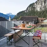 Large Alpine House For 10 With Panoramic View Casa de Férias *